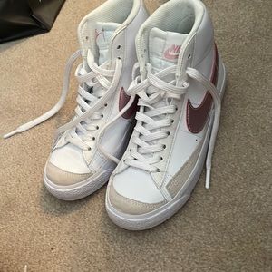 Nike blazer pink